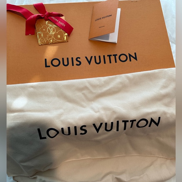 Louis Vuitton Artsy MM Purse - Picture 2 of 7